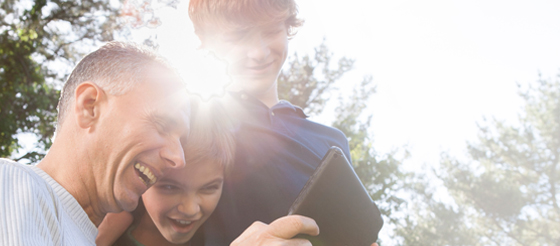 gekko-retail-marketing-family-tablet